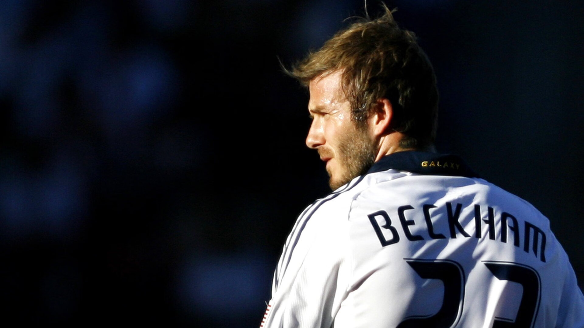 “马科斯·梅特罗的团队协作与防守智慧，带领阿根廷美洲狮队占领赛场”