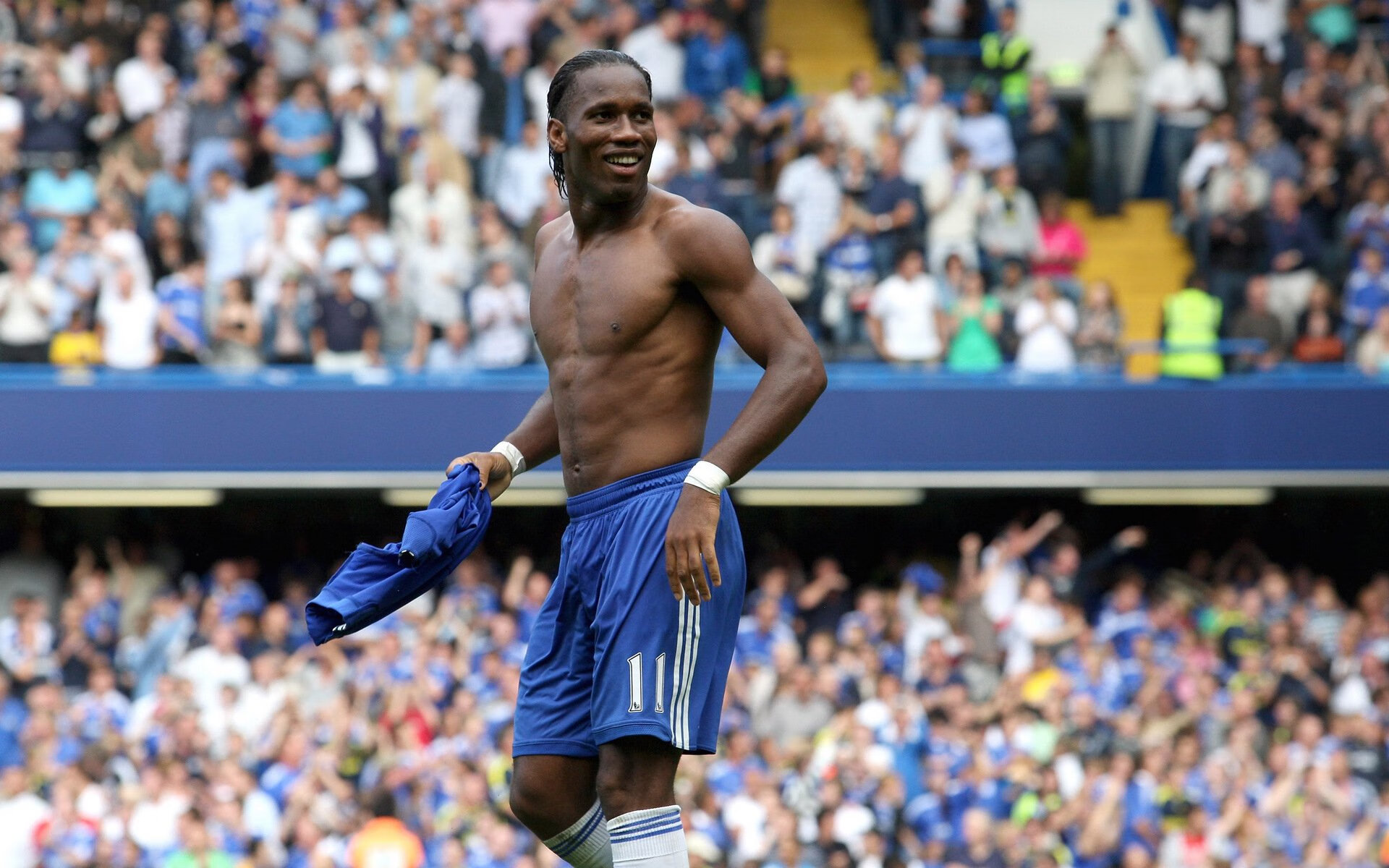 “飞盘竞技：三叉湖赛场成为空中运动爱好者的竞技圣地”