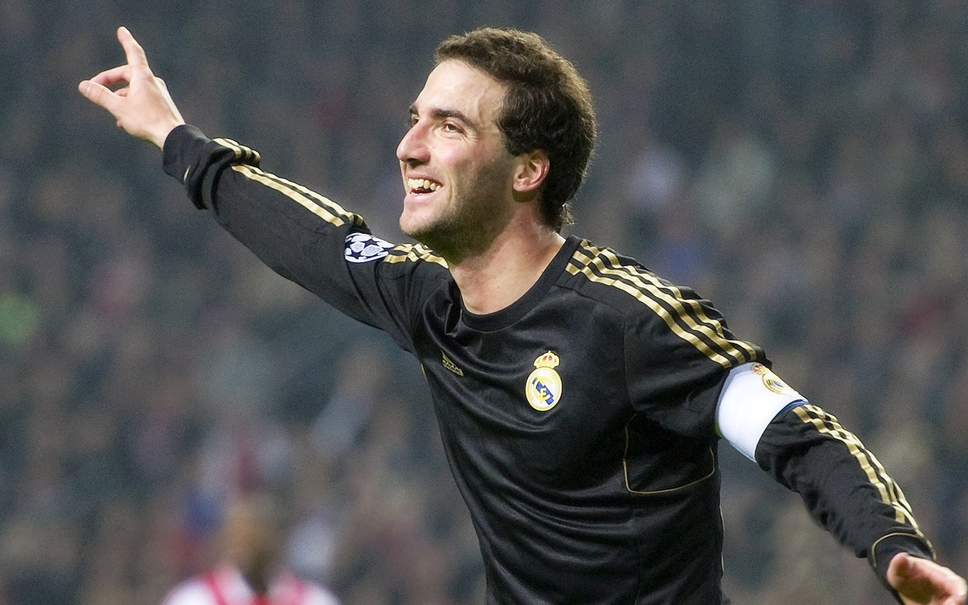 马赛中前场多点爆发持续推进攻势，马赛首发